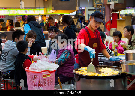 Food stall in Shilin Night Market Taipei Taiwan. JMH5989 Stock Photo