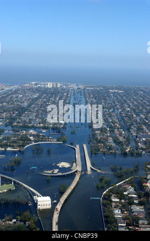 New Orleans, LA-September 7, 2005- Neighborhoods and highways throughout the area remain flooded as a result of Hurricane Katrin Stock Photo