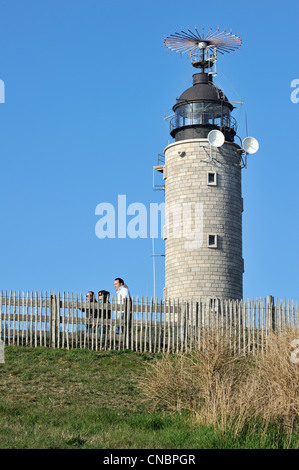 Lighthouse and walkers at Cap Gris Nez / Cap Gris-Nez, Côte d'Opale / Opal Coast, France Stock Photo