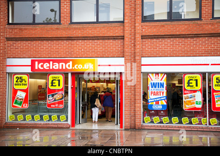 Iceland budget frozen food in Grimsby, Lincolnshire Local UK Bethlehem Street front facade outside building customers entering Stock Photo