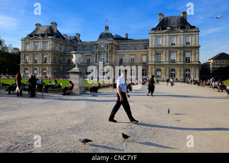 France, Paris, Jardin du Luxembourg, Luxembourg Palace (the French Senate) and park warden Stock Photo