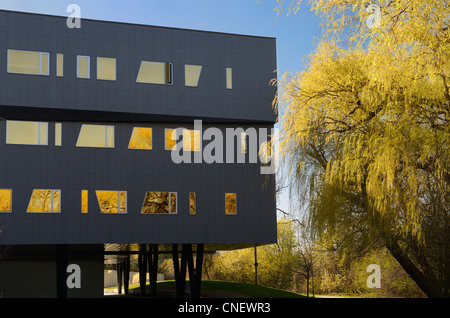 Yellow willow trees and the futuristic architecture of the Perimeter Institute Theoretical Physics Research building in Waterloo Canada Stock Photo