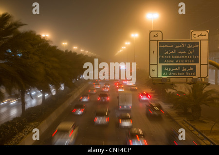 traffic in sandstorm on King Fahd Road, Riyadh, Saudi Arabia Stock Photo