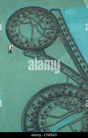 A maintenance operation of the 'Dubai Fountain' (Dubai - the Arab United Emirates). Maintenance de la 'Fontaine de Dubaï' . Stock Photo