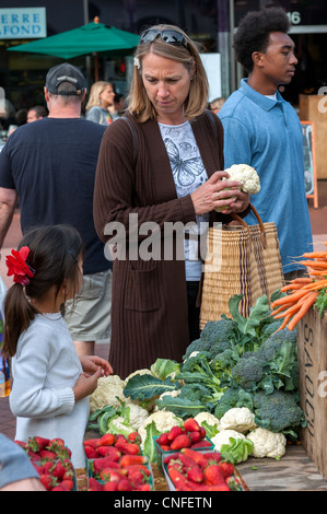 A mother and her daughter buy  fresh organic produce at the Santa Barbara (California) Farmers Market Stock Photo