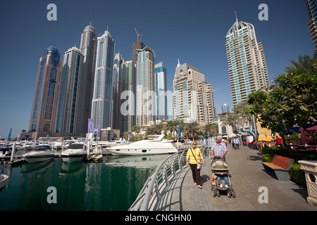 The skyscrapers of the 'Dubai Marina' area (Dubai - the United Arab Emirates). Les gratte-ciel du quartier de 'Dubaï Marina'. Stock Photo