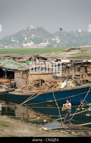 Offloading firewood. Ayeyarwady river, between Mandalay and Sagaing, Burma. Irrawaddy Stock Photo