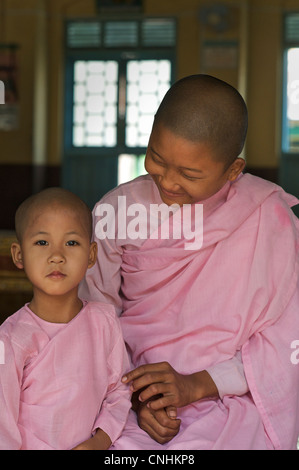 Buddhist nuns at a nunnery at  Thanboddhay Paya,  Monywa, Burma. Myanmar Stock Photo