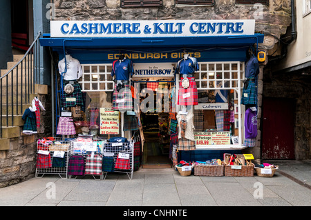 Scottish kilt shop on the Royal Mile, Edinburgh Stock Photo