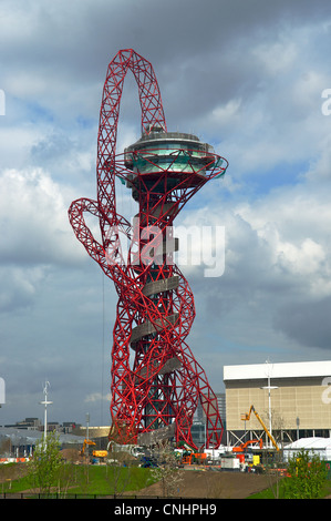 Anish Kapoor's Arcelormittal Orbit at the London 2012 Olympic Park, with the 2012 Aquatic Centre shown in the background