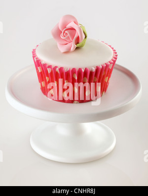 ONE PINK ROSE CUPCAKE Stock Photo