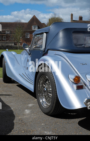 Morgan Rear Wheel Morgan spoked wheel. Classic British sports car Stock Photo - Alamy