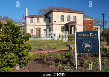 Patriot's Park, honoring early American Jewish patriots, in front of Touro Synagogue, the oldest synagogue in the United States. Stock Photo
