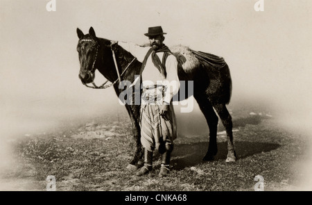 Vintage cowboy boots, hat and rope on an old handmade bench on an old ranch  in New Jersey, USA, farm Stock Photo - Alamy