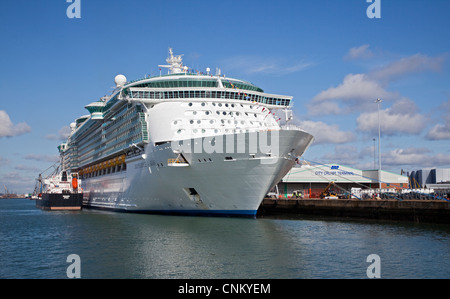 Royal Caribbean Independence of the Seas at the City Cruise Terminal, Southampton Docks, Hampshire, England Stock Photo