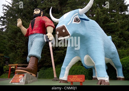 Paul Bunyan and Babe the Blue Ox statues at Trees of Mystery, a roadside attraction located in Klamath, California, USA. Stock Photo