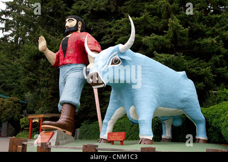 Paul Bunyan and Babe the Blue Ox statues at Trees of Mystery, a roadside attraction located in Klamath, California, USA. Stock Photo