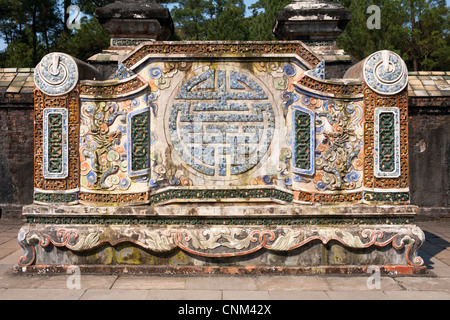 Ceramic mosaic on a wall at the tomb of Emperor Tu Duc, near Hue, Vietnam Stock Photo