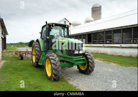 Tractor parked outside farm barn Stock Photo - Alamy