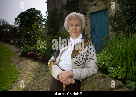 5/5/09 Edensor Derbyshire - Deborah,  Duchess of Devonshire at her home in Edensor Stock Photo