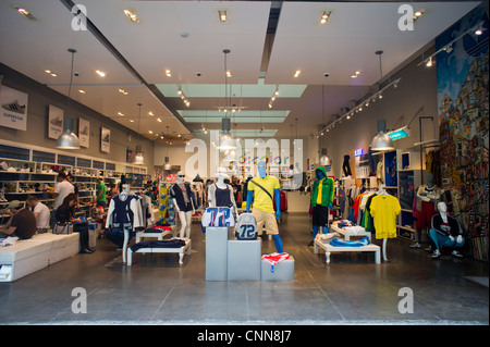 Motivatie Geladen woonadres Adidas store nyc hi-res stock photography and images - Alamy