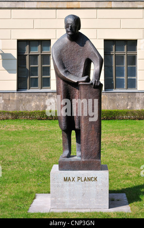 Berlin, Germany. Humboldt Universitat / University on Unter den Linden. Statue of Max Planck (1858 – 1947; German physicist) Stock Photo