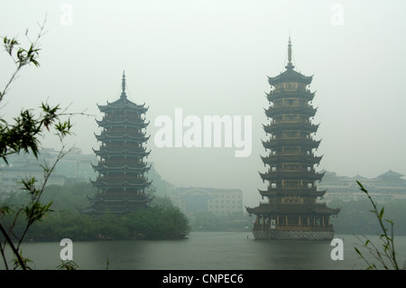 Sun and Moon Pagodas on a rainy day, Shanhu Lake, Guilin Stock Photo