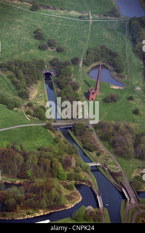 The Dudley No 2 Canal at the southern entrance to Netherton Tunnel at Windmill End Junction in 2003 Stock Photo