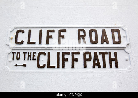 UK, England, Devon, Paignton, Cliff Road, sign to cliff path around Roundham Head Stock Photo