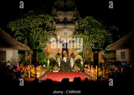 The legong dance is one of Ubud's finest performances. In a charming display of grace, rhythm and the beauty of the innocent. Stock Photo