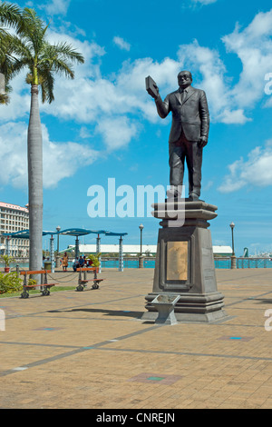 Statue of Sir Seewoosagur Ramgoolam, who led Mauritius to independence in 1968 and was Prime Minister and later Govenor General. Stock Photo