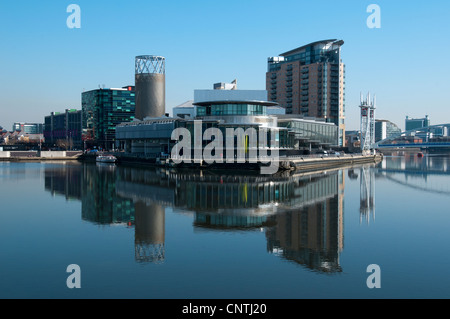 The Lowry Arts Centre and the Imperial Point apartment block over the Manchester Ship Canal at Salford Quays, Manchester, England, UK Stock Photo