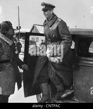 FIELD MARSHALL FRIEDRICH PAULUS (1890-1957) arriving at Russian HQ on 31 January 1943 after Battle of Stalingrad in 1942 Stock Photo