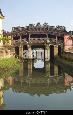 Vertical close up view of the old Japanese Bridge, Chùa Cầu, in the centre of Hoi An Old Town, Vietnam Stock Photo