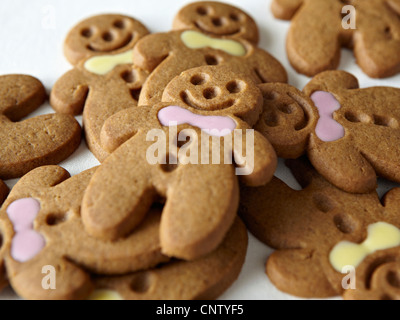 https://l450v.alamy.com/450v/cntyf5/close-up-of-gingerbread-men-cntyf5.jpg