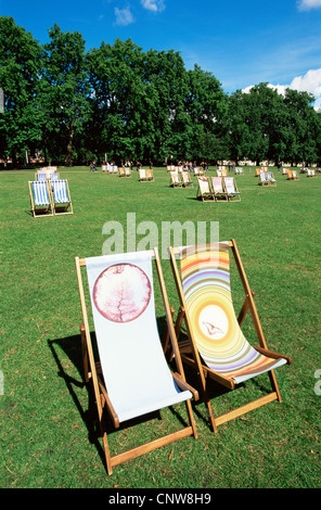 empty chairs in park Stock Photo - Alamy