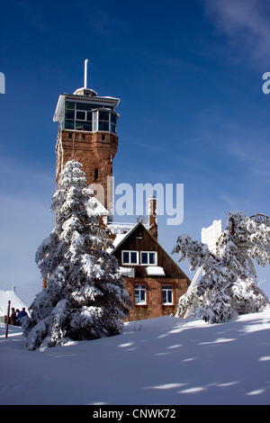 house with look-out in a snow covered landscape at the Schwarzwaldhochstrasse, Germany, Baden-Wuerttemberg, Black Forest, Hornisgrinde Stock Photo