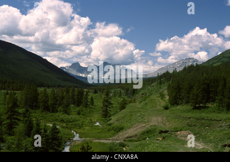 Scenic hike along the Kindersley Sinclair Pass Stock Photo