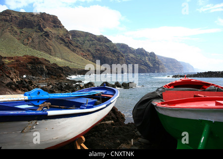 fishing boats at the beach, Teno massif and Acantilado de los Gigantes in background , Canary Islands, Tenerife, Punta de Teno Stock Photo
