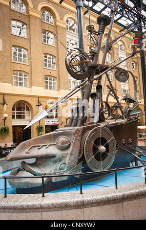 London Hays Wharf Galleria Southbank The Navigators sculpture statue by David Kemp 1987 water feature fountain pool Stock Photo