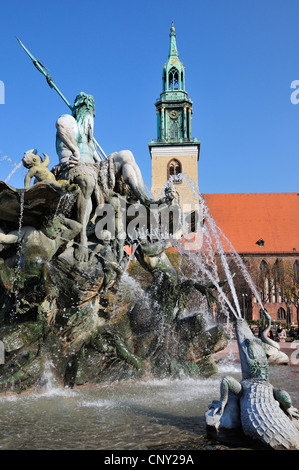 Berlin, Germany. Neptunbrunnen / Neptune Fountain (Reinhold Begas; 1886) in Rathausvorplatz. Marienkirche / St Mary's Church Stock Photo