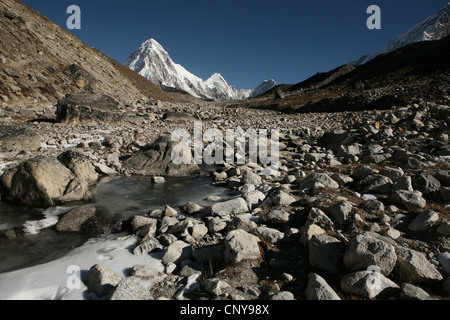 Mount Pumori (7,161 m) in Khumbu region in the Himalayas, Nepal. View from near Lobuche village. Stock Photo