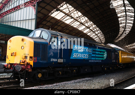 DRS class 37, number 37604 diesel electric locomotive ahead of an engineers train at Bristol Temple Meads Railway station . Stock Photo