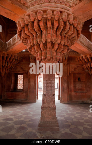 Fatehpur Sikri, India. The Throne Pillar in the Diwan-i-Khas (Hall of Private Audience). Stock Photo