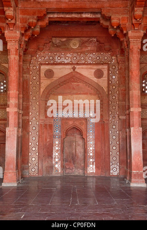 Fatehpur Sikri, India. Mihrab (Niche indicating the direction of Mecca) and Prayer Hall of the Jama Masjid (Dargah Mosque). Stock Photo