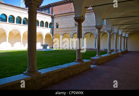 Italy, Ravenna, the antique cloister of the Franciscan friars, near the Dante Alighieri tomb. Stock Photo