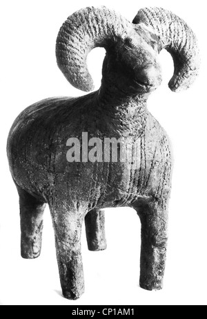 fine arts, Stone Age, clay ram figure, by Jordanów Slaaski, (Jordansmühl) , from Silesia (Poland), Muzeum Archaeologizne Wroclaw, ram of Jordansmühl, Jordansmühler Gruppe, early period, neolithic, young stone age, clay, ram figure, clipping, cut out, cut-out, cut-outs, animal, animals, horn, horns, Archean, Archaean, Archaic, Archeozoic, Archaeozoic, prehistory, early history, prehistoric, antiquity, in ancient times, the Ancients, Stone Age, Neolithic Age, historic, historical, Jordansmuehl, Jordansmuhl, Jordansmuehler, Jordansmuhler, Additional-Rights-Clearences-Not Available Stock Photo