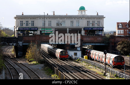 London Underground Jubilee Line West Ham Station Stock Photo - Alamy