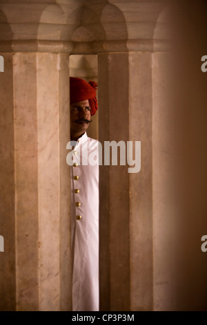 A turbaned guard at the City Palace, Jaipur, India The City Palace is a complex of palaces in central Jaipur built between 1729 Stock Photo