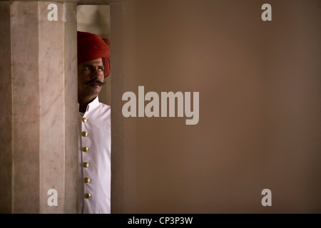 A turbaned guard at the City Palace, Jaipur, India The City Palace is a complex of palaces in central Jaipur built between 1729 Stock Photo